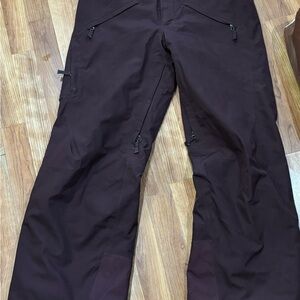 Patagonia Women's Brown Pants with White Leaf Pattern